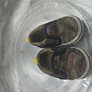 H Kidgets Shoes Camoflage Size 2